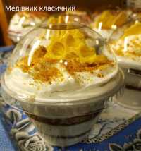 Трайфл Медівник, десерт в стакані, горішки зі згущенкою