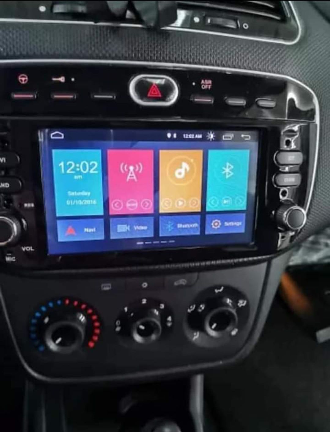 Rádio Android 13 com GPS Fiat Grande Punto/Línea (Novo)