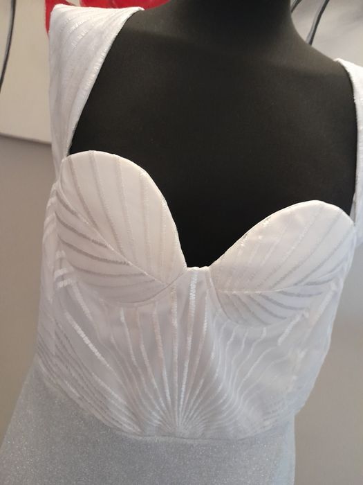 Elegancka midi sukienka okazjonalna M L 38 40 połyskującą błyszcząca
