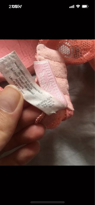 Biustonosz stanik Victoria Secret 36A brzoskwiniowy ze zdobieniami