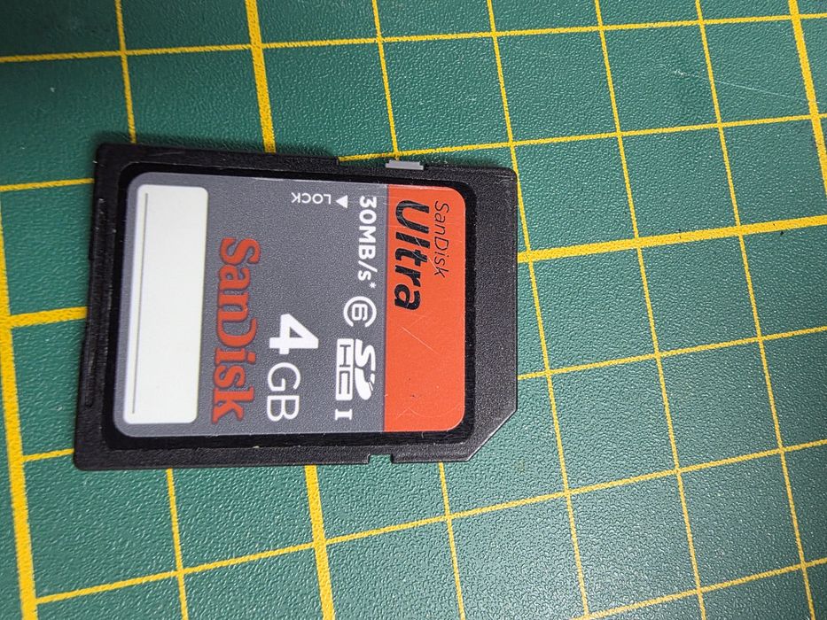 Canon EOS 1100D + bolsa + tripés