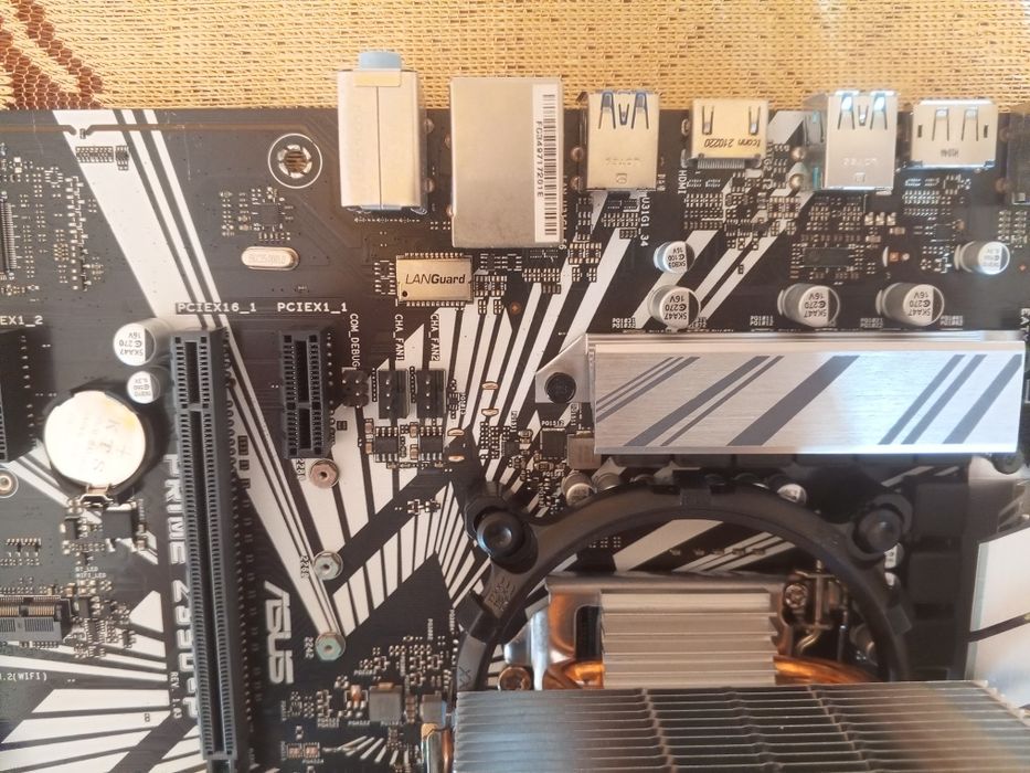 Материнская плата  ASUS Prime Z390-P + i3-9100F + 8 ГБ RAM
