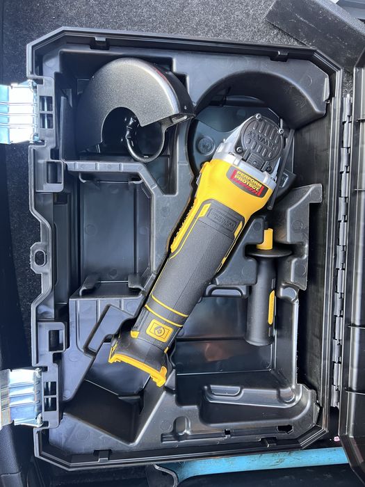 Szlifierka katowa DeWalt 18v