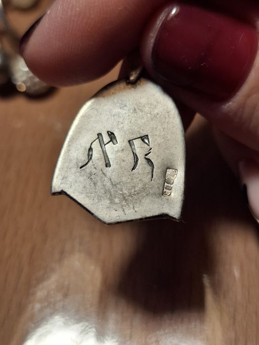 Продам серебрянные изделия,серёжки,кольца ,подвестка ,цена разное.