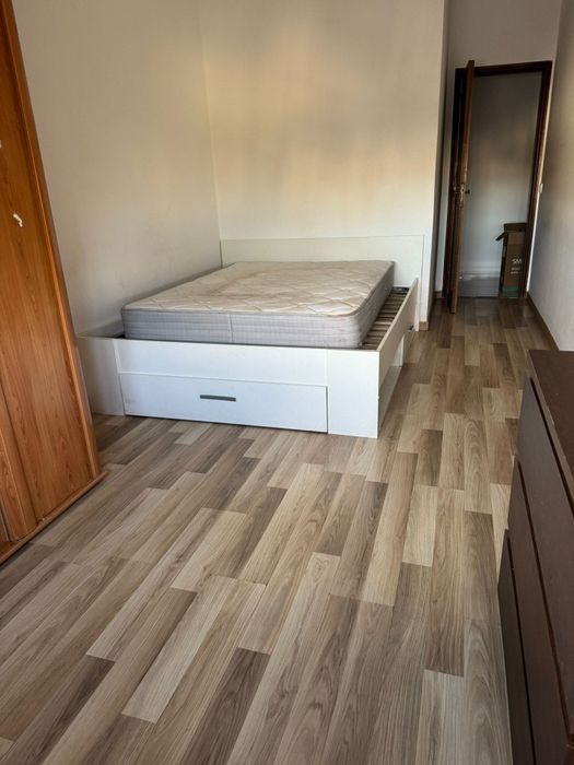 Alugo arrendo quarto em mem-martins