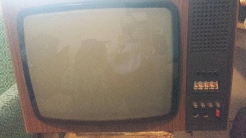 sprzedam telewizor czarno-biały zabytkowy Neptun 429