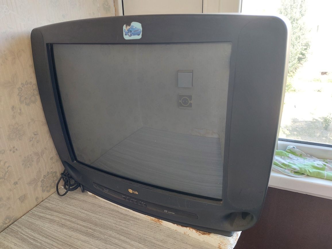 Продам два старих телевізори