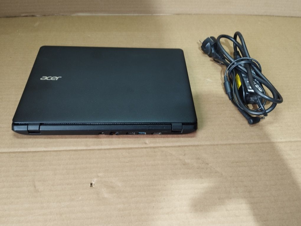 Laptop Acer  ES1