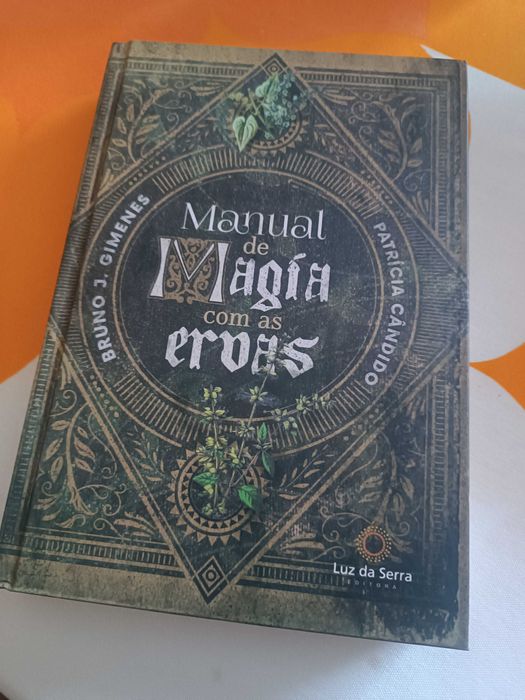 Livro manual de magia das ervas