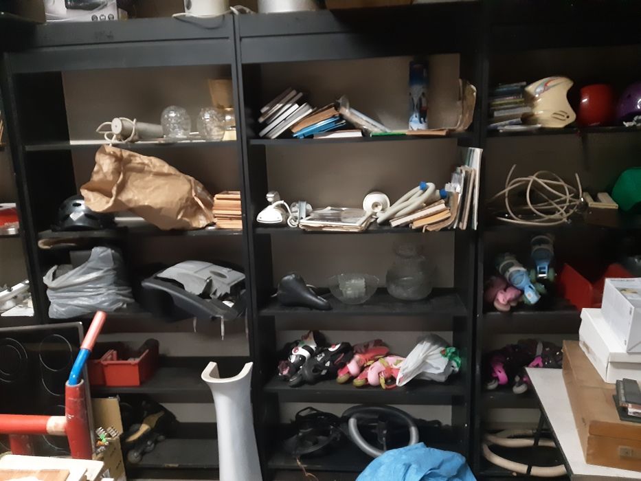 Wyprzedaż staroci z prlu.