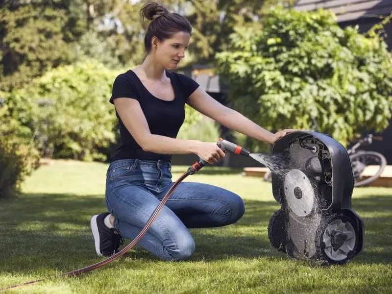 Robot koszący HUSQVARNA AUTOMOWER® 305, montaż, serwis RATY