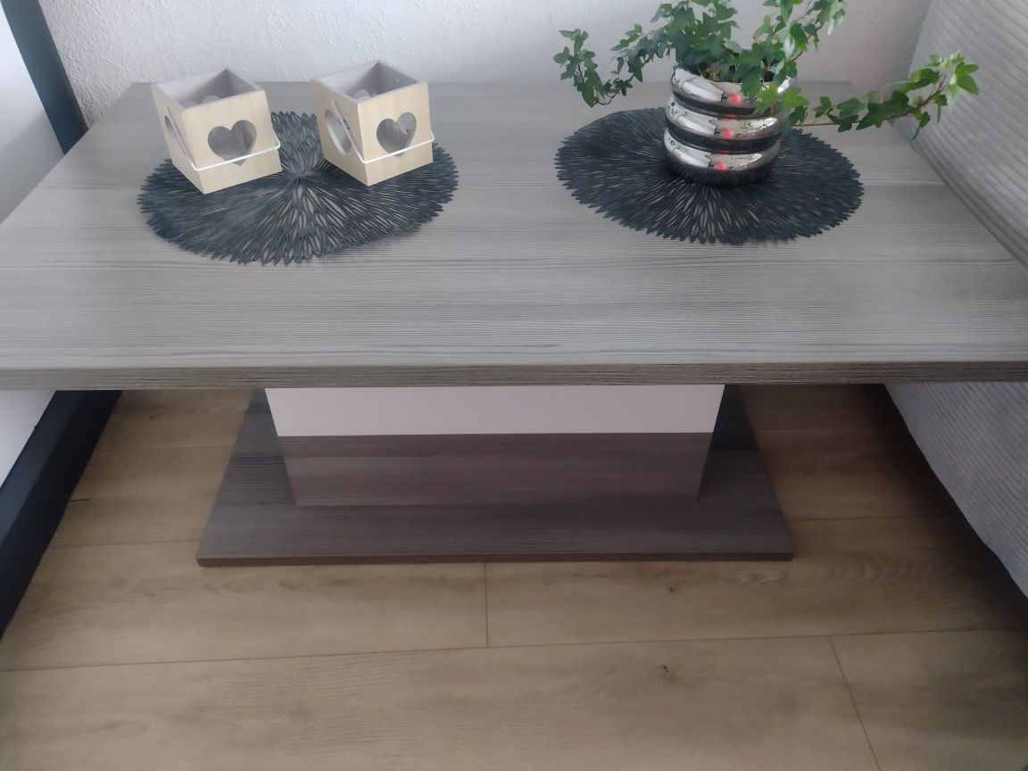 Sprzedam zadbany stolik kawowy(ława nierozkladana) szaro -biała)