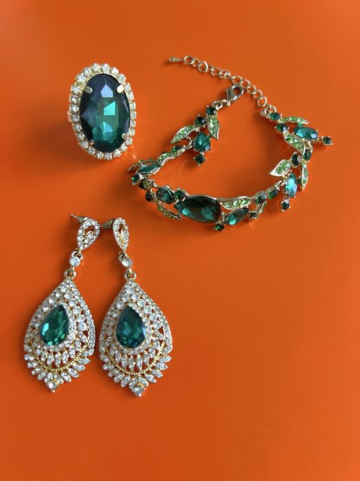 Вишуканий набір прикрас