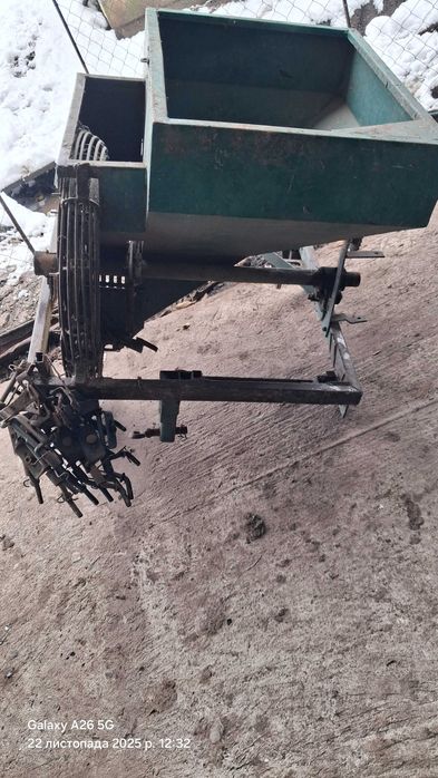 Картоплесаджалка на плуг однорядна