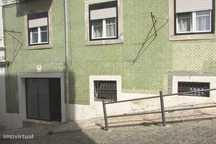 Versátil R/C T1+1 em bairro histórico de Lisboa (Misericórdia)