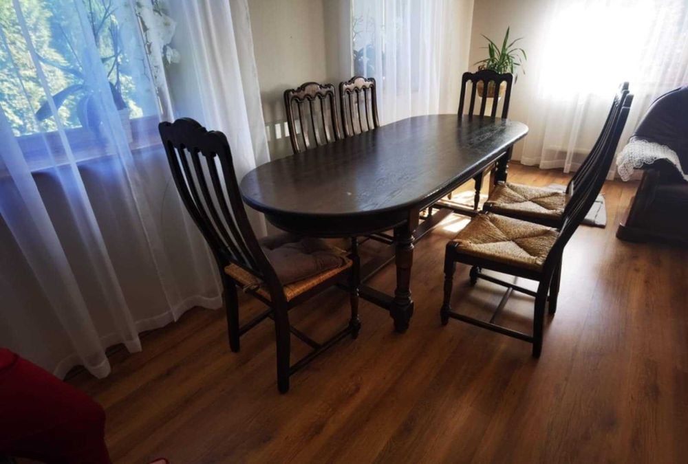 Dębowy stół z 6 krzesłami