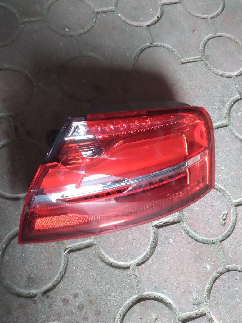 Lampa tył prawy audi a8 d4 lift uszkodzona