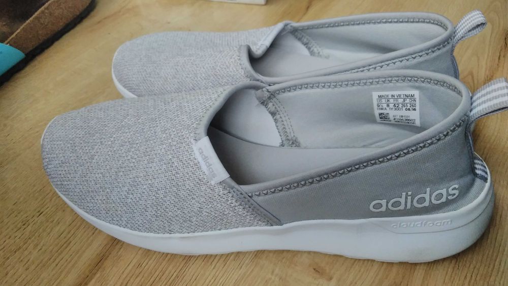 Adidas sketchers 40