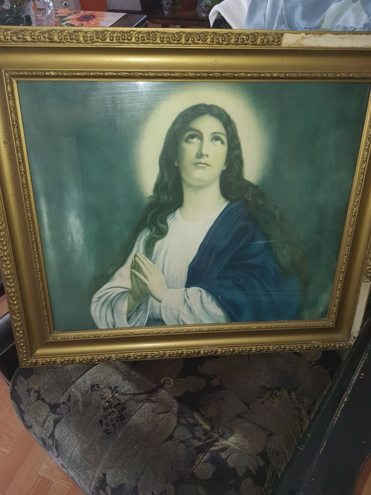 Obraz Marii Magdaleny w złotej ramie.