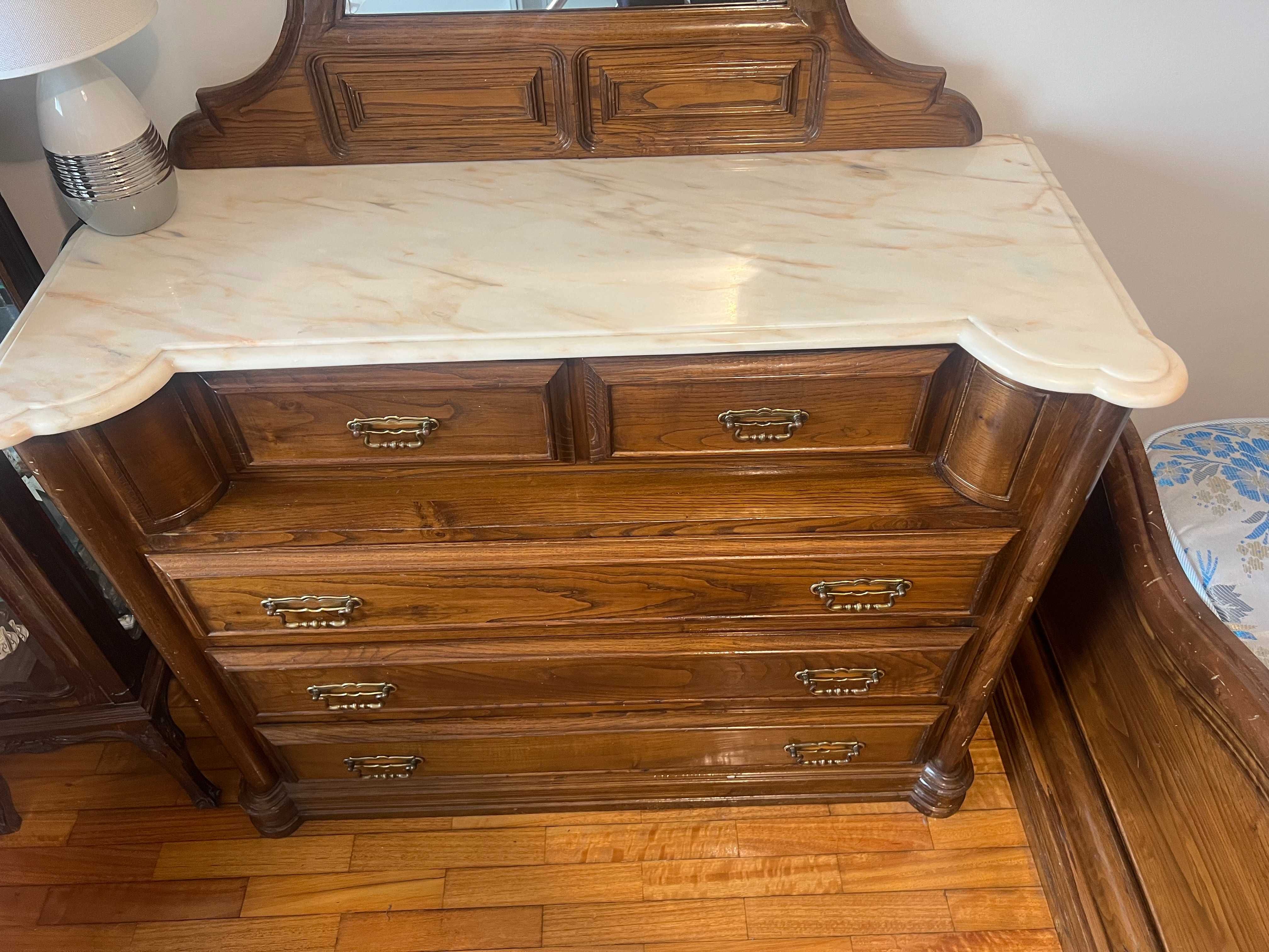 Vendo Quarto de Casal em Madeira Maciça com Mármore