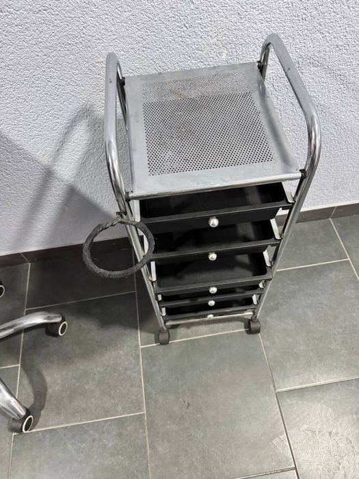 Продам паримахерскую тележку