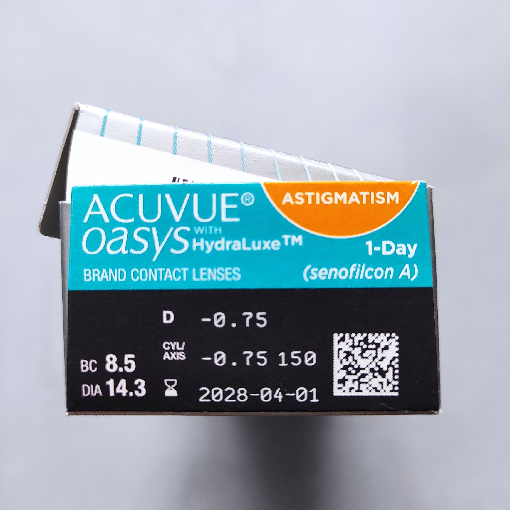 Acuvue Oasys HydraLuxe Astygmatyzm, -0.75/-0.75/150 soczewki 1-dniowe