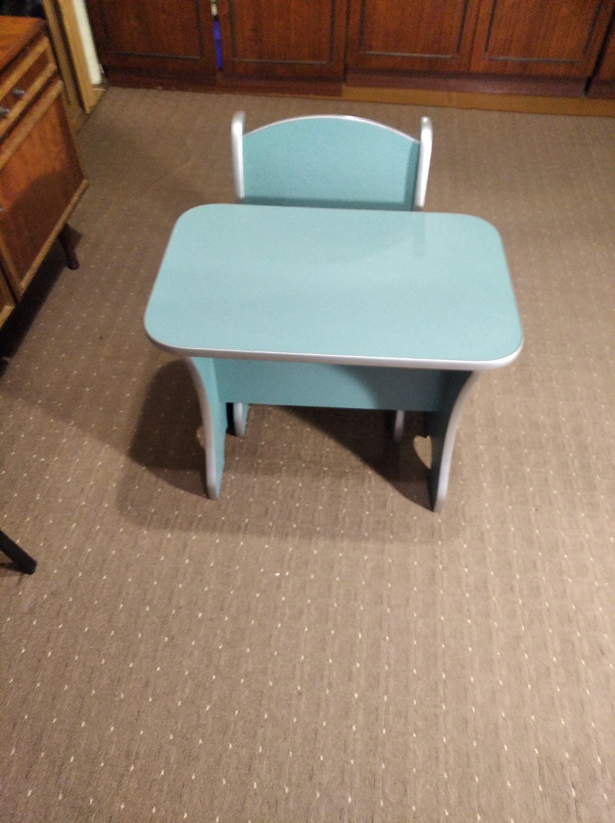 Дитячий стіл і стілець