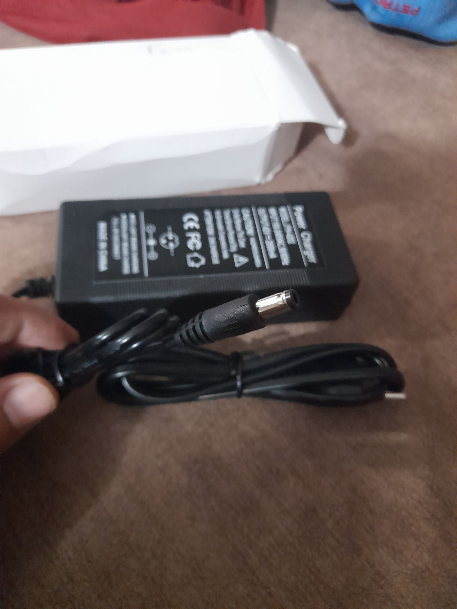 Trotinete carregador com plug femea