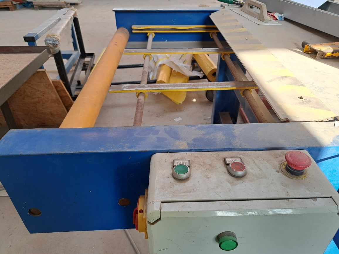 Dwie Linnie produkcyjne blachy trapezowej T 18 i T7