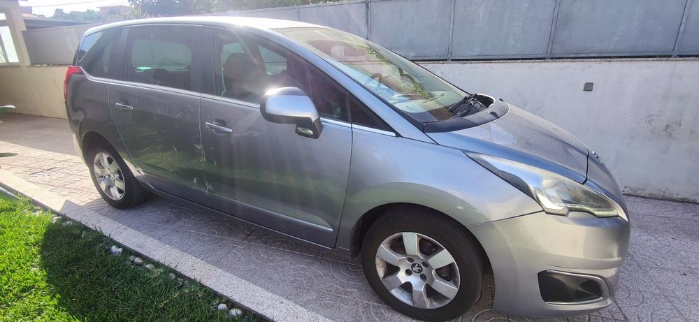 Peugeot 5008 1.6 BlueHdi Automática 7 Lugares