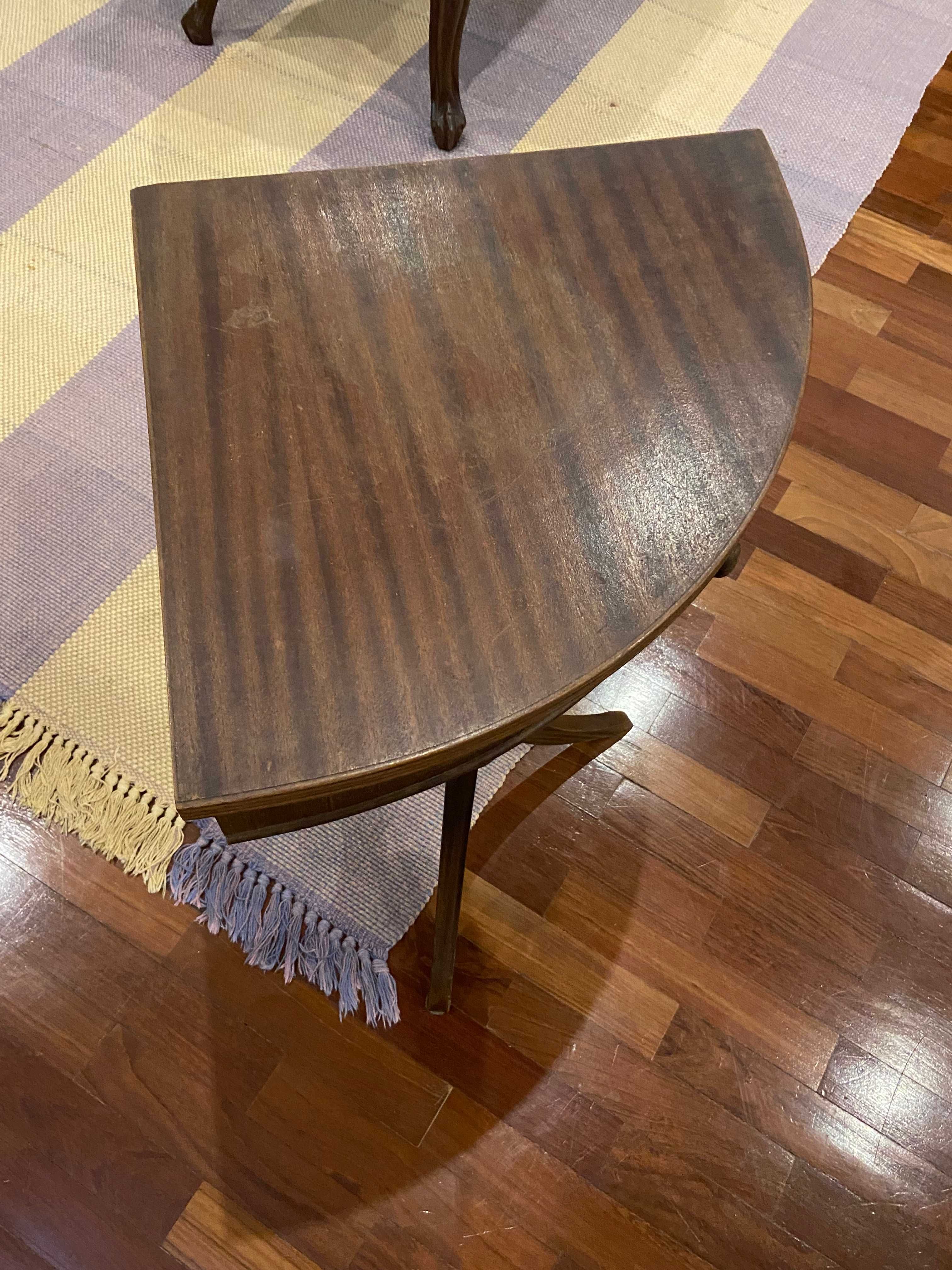 Mesa de canto em mogno
