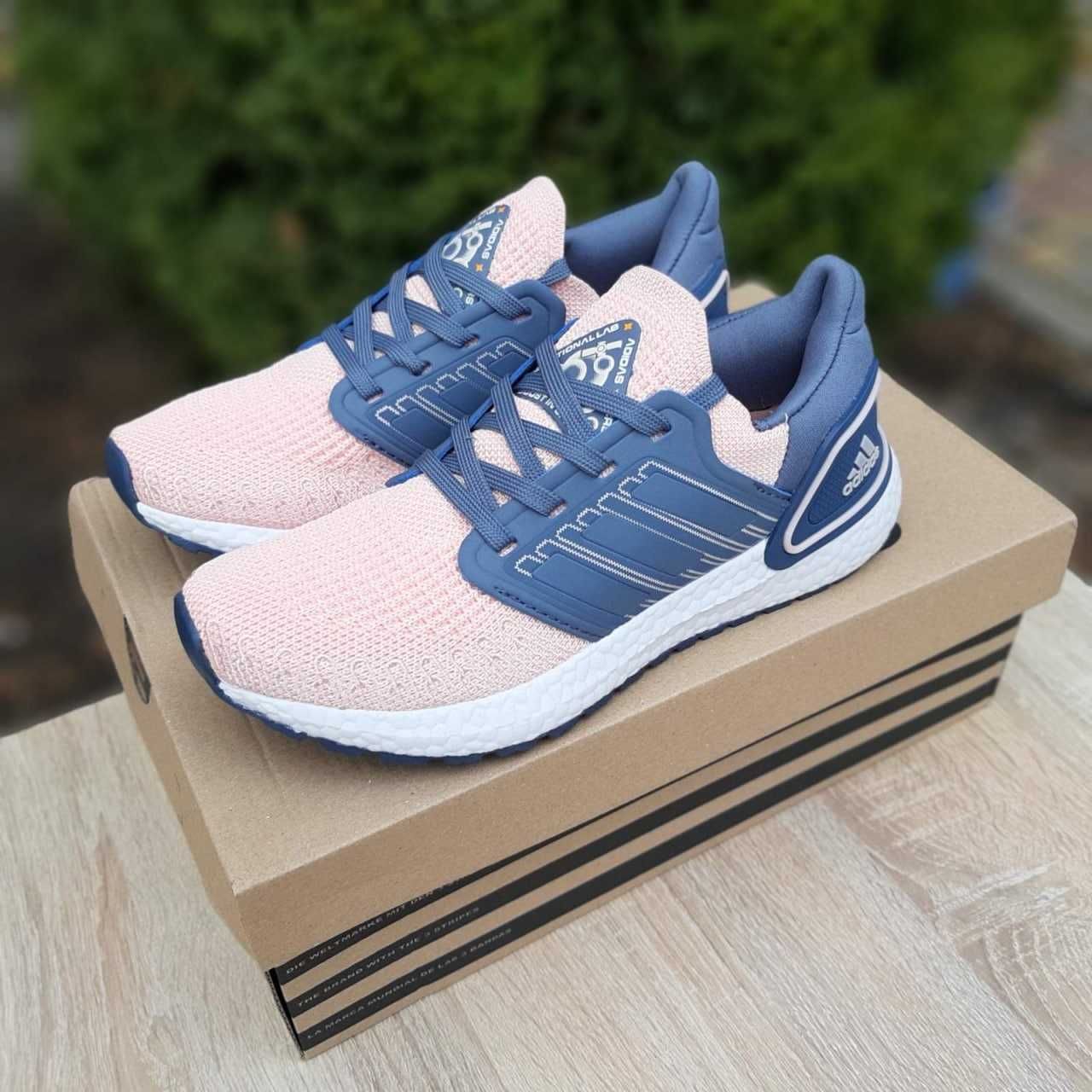 Жіночі кросівки Adidas UltraBOOST рожевий з синім 20552 ЗНИЖКА