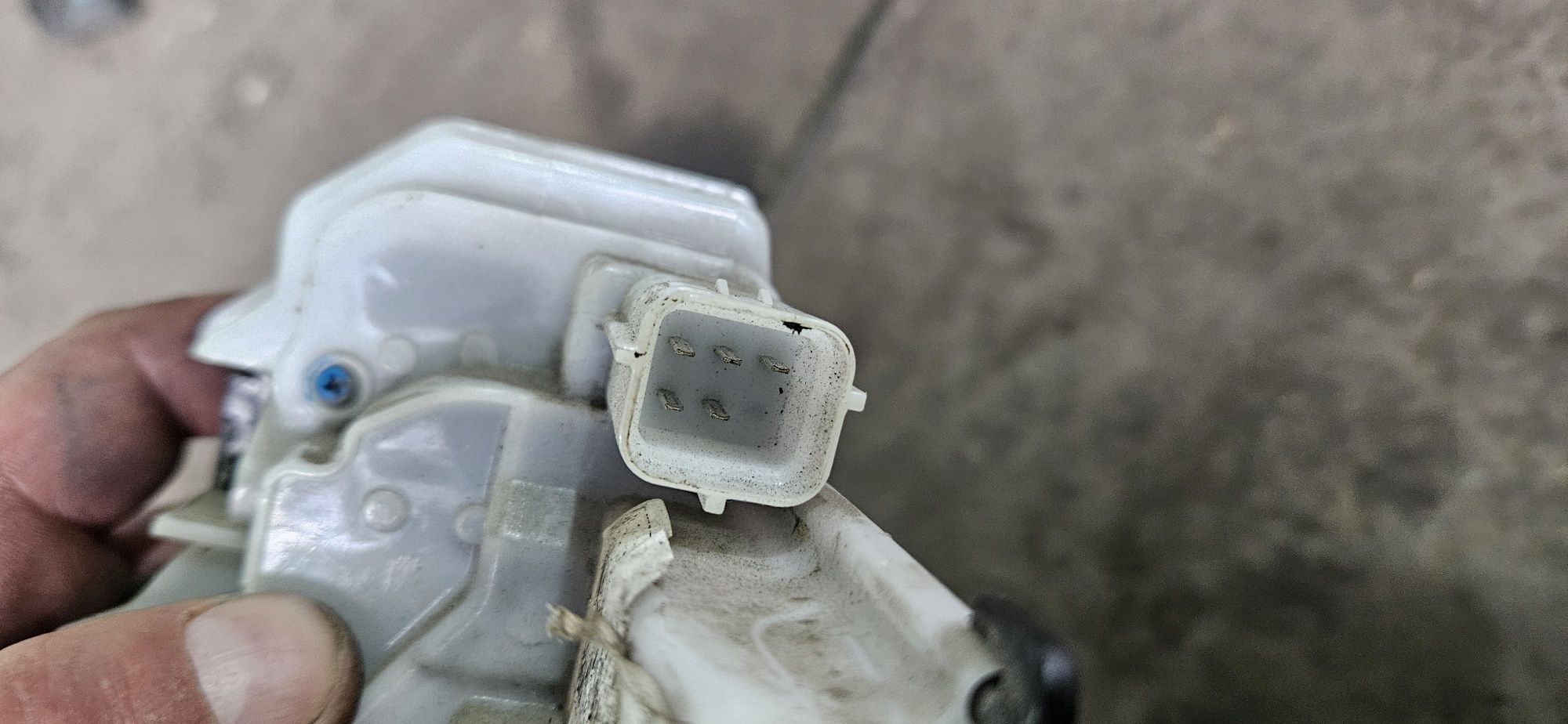 Ford Ka mk2 zamek drzwi prawy