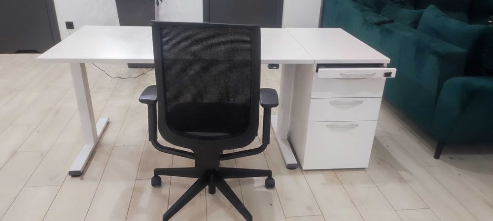 Zestaw elektryczne biurko, kontenerek i fotel