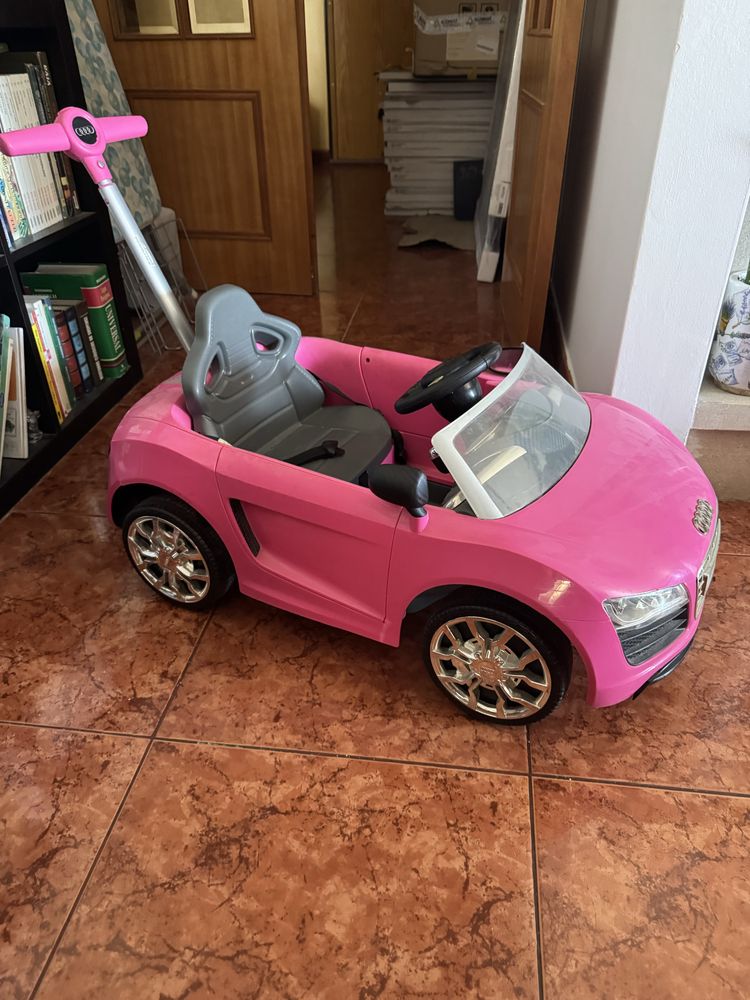 Vendo carrinho bebe audi rosa