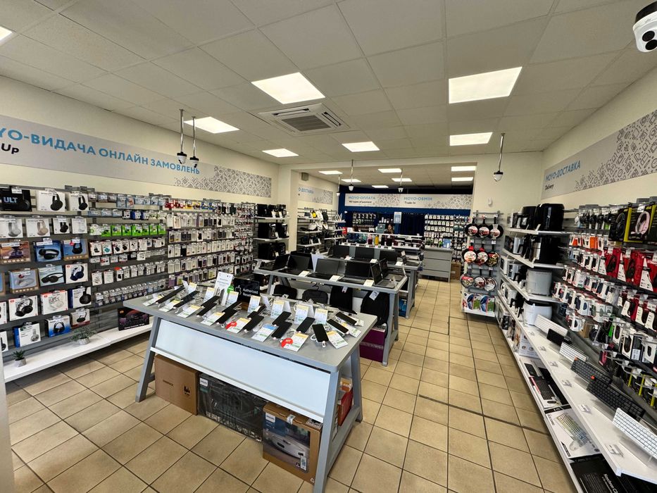 Пр.Незалежності торгове приміщення 93 кв.м. фасад ремонт прохідняк