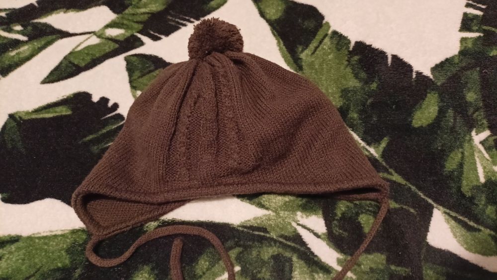 Czapka zimowa brązowa zawiazywana