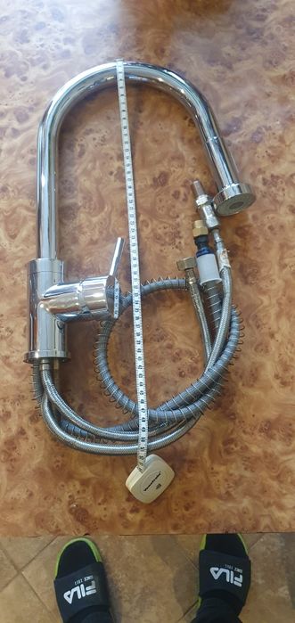 Мзмішувач для води з висовною лійкою