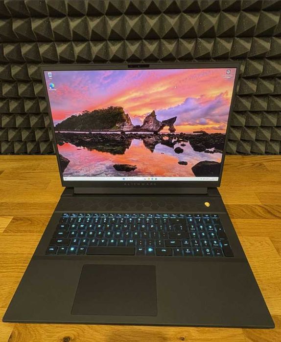 Dell Alienware m18 R1 - i9-13900HX, 32GB, RTX 4080, 1TB+2TB SSD, FHD
