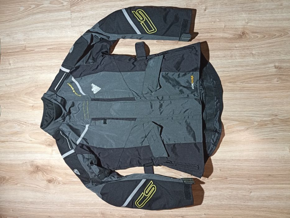 Продам якісну мотокуртку