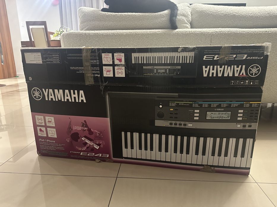 keyboard yamaha e243