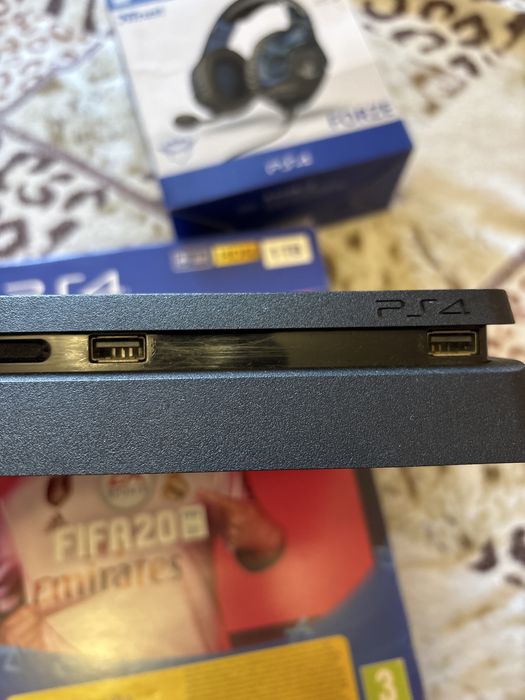 Продам Play Station 4 slim 1TB