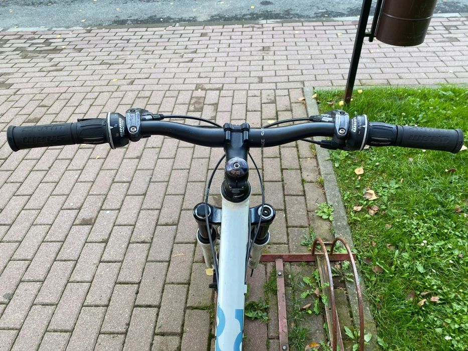 Sprzedam rower bmc full

Tylny amortyzator fox folat rp2 
Przedni bomb