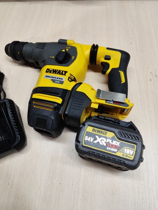 DeWal DCH 334 безщітковий потужний акумуляторний перфоратор Деволт ори