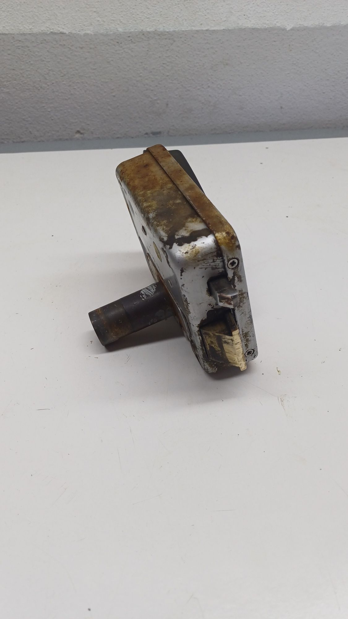 Electrofechadura esquerda ICSA