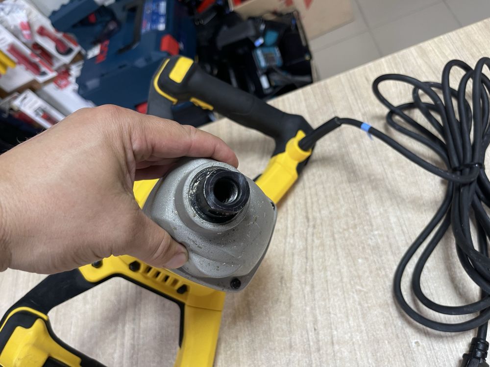 Dewalt DWD241 / вживаний будівельний міксер Девольт 1800W