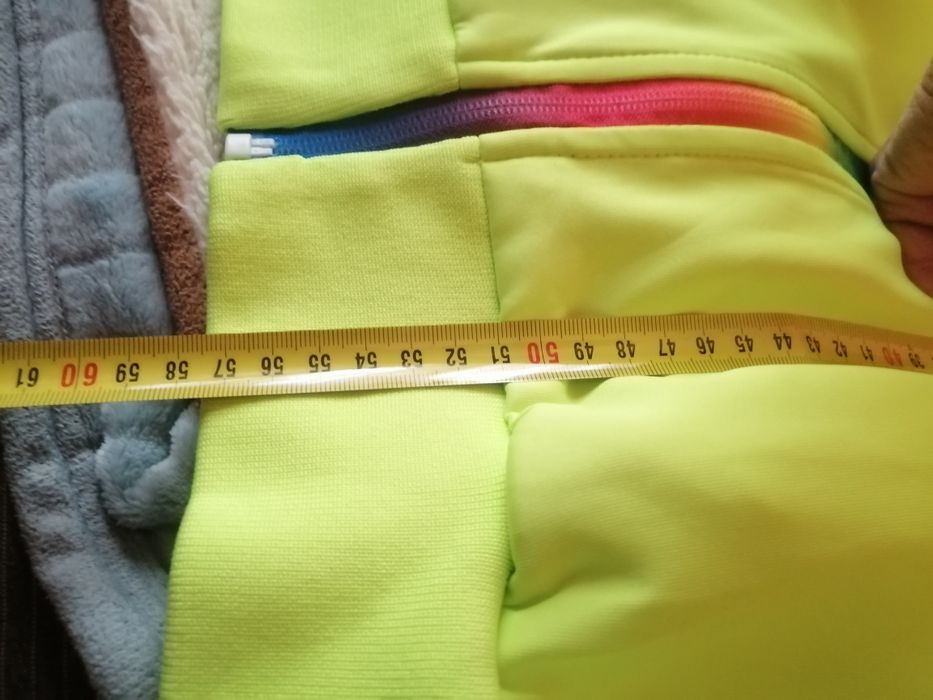 Продам спортивную куртку