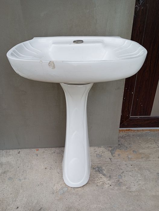 Продам умивальник з ніжкою