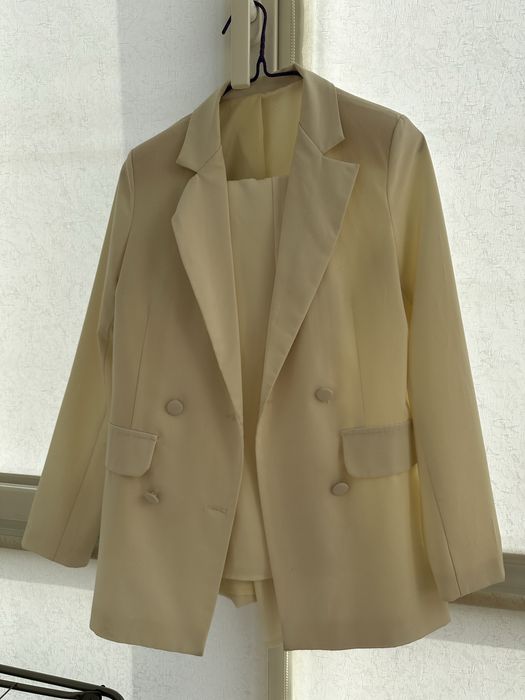 Костюм жіночий.