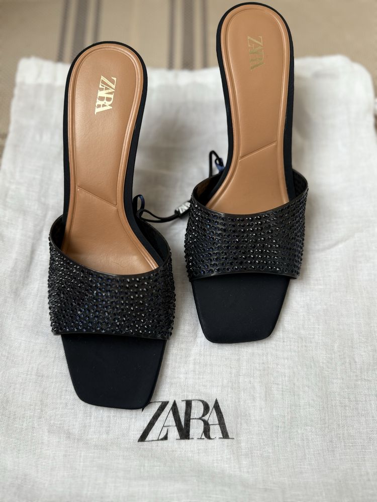 Босоніжки на підборах Zara